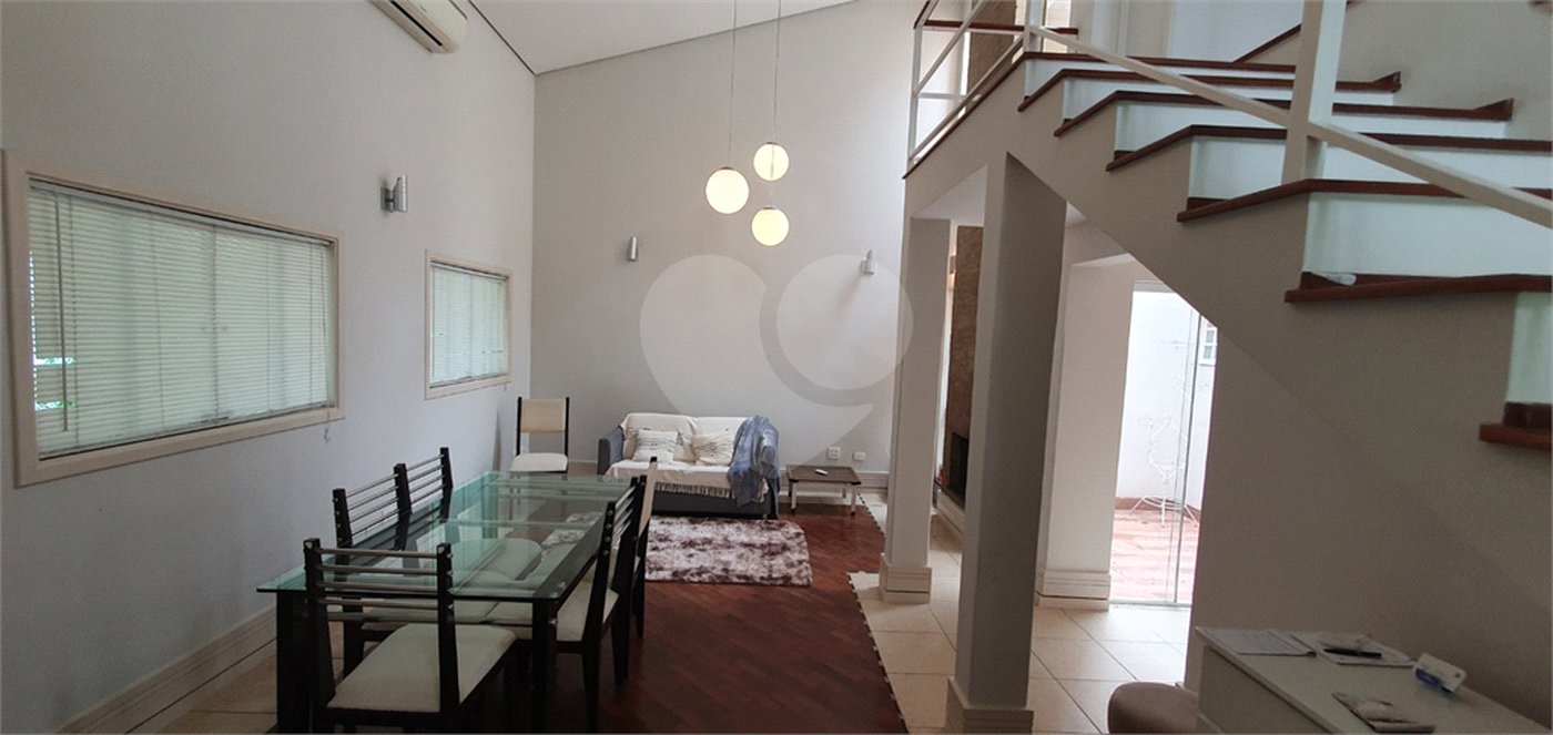 Casa à venda com 4 quartos, sendo 3 suítes, no condomínio Vila Inglesa, Sorocaba - SP