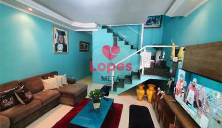 Sobrado à venda com 4 quartos, sendo 1 suíte,  em Jardim Rodolfo, São José dos Campos, SP