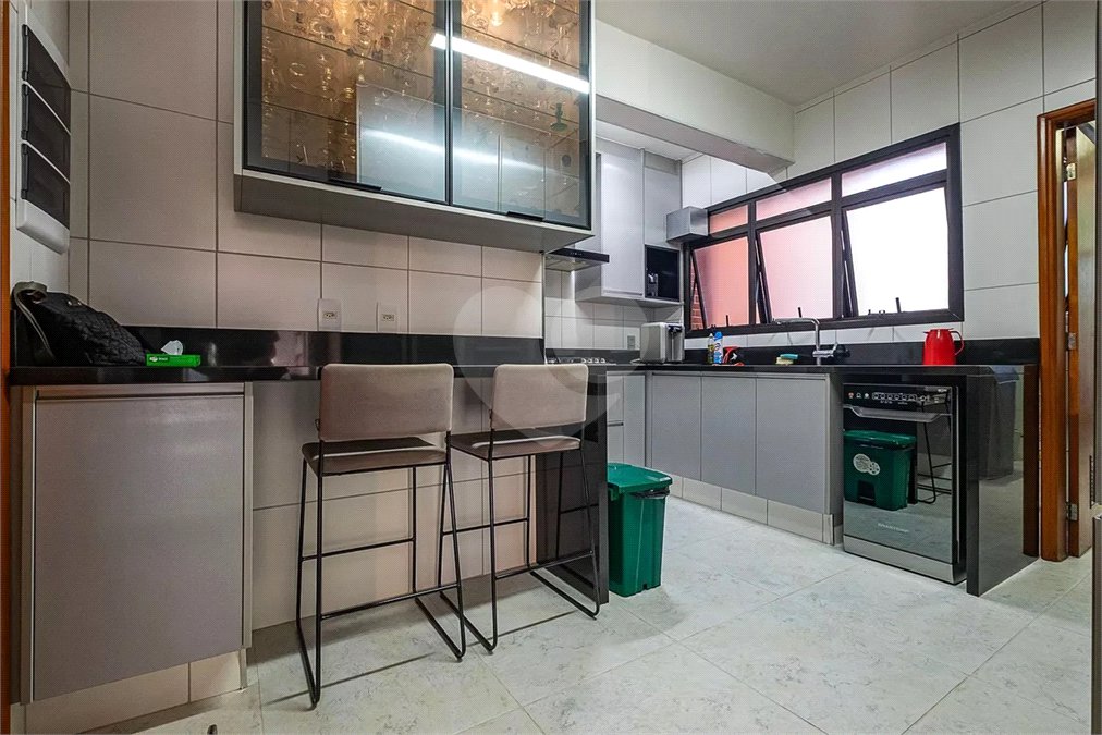 Apartamento à venda com 3 quartos, sendo 1 suíte, em Jardim das Bandeiras, São Paulo, SP