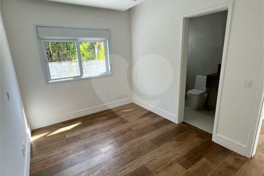 Casa à venda com 4 quartos, sendo 2 suítes, no condomínio Residencial Floresta, São Paulo - SP