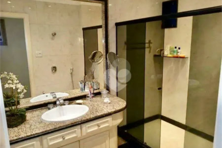 Apartamento à venda com 4 quartos, sendo 1 suíte,  em Copacabana, Rio de Janeiro, RJ