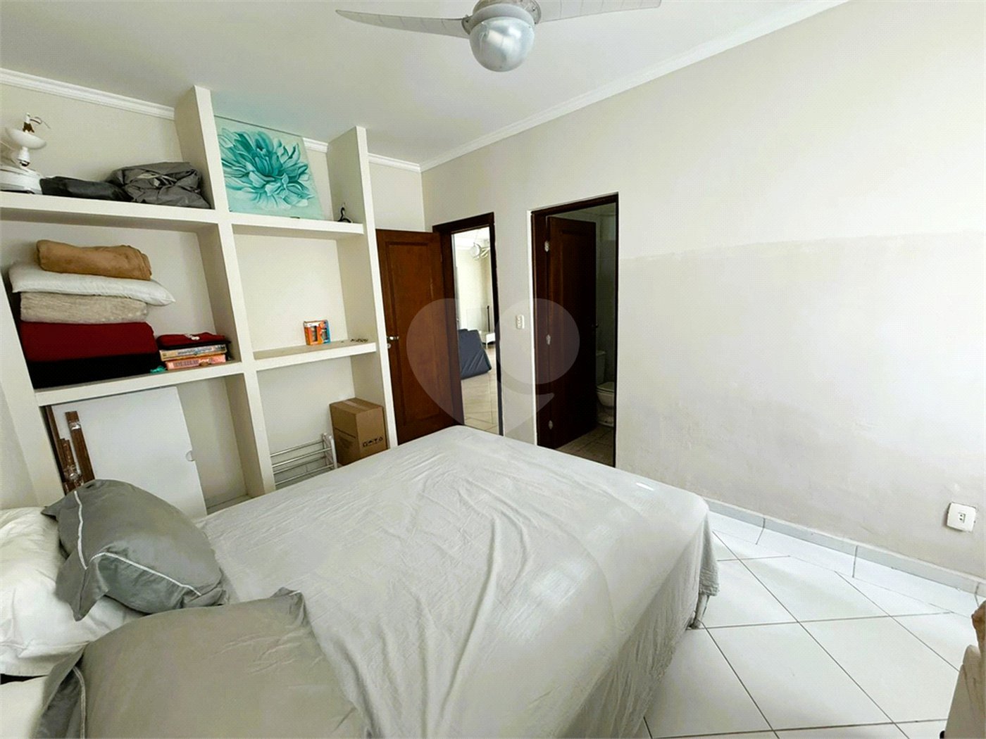 Casa à venda com 4 quartos, sendo 3 suítes, no condomínio Village da Serra, Araçoiaba da Serra - SP