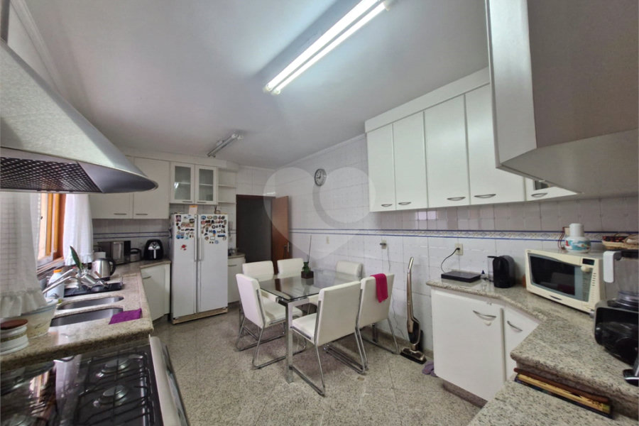 Casa à venda com 3 suítes no condomínio Residencial Jardim França, São Paulo - SP