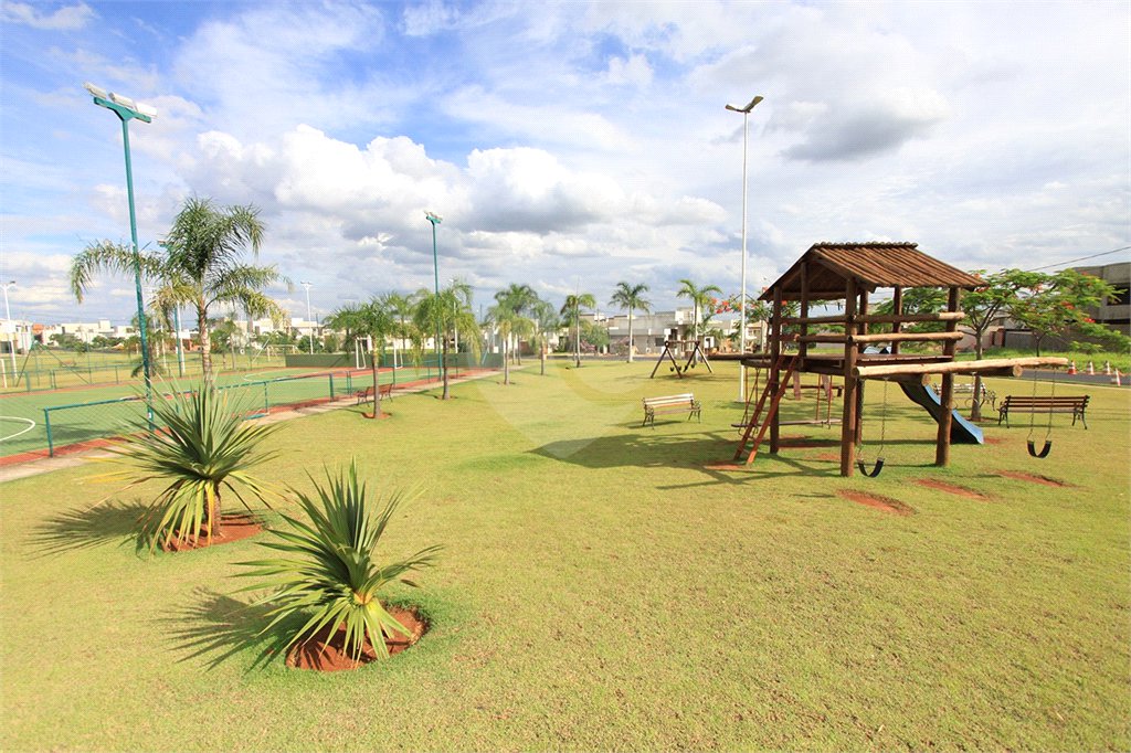 Vende-se casa no Village Damha II
