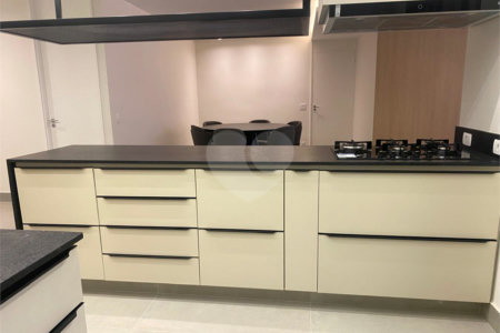 Apartamento à venda com 3 quartos, sendo 1 suíte,  em Itaim Bibi, São Paulo, SP