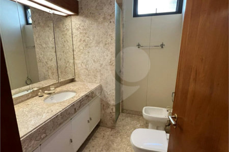Sobrado para alugar com 5 quartos, sendo 4 suítes, em Jardim Everest, São Paulo, SP