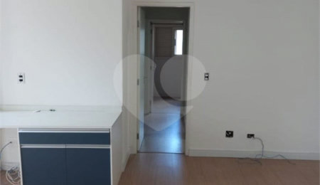 Apartamento à venda com 3 quartos, sendo 1 suíte, em Vila Olímpia, São Paulo, SP