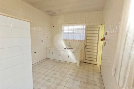 Casa Térrea Charmosa e Espaçosa na Vila Prado: Conforto, Praticidade e Próxima ao Centro!