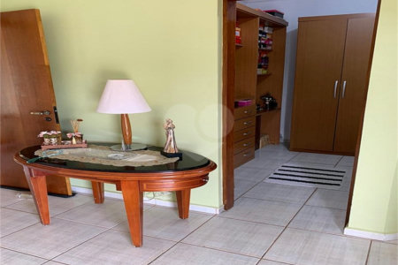 Sobrado à venda com 4 quartos, sendo 3 suítes,  no Centro, Jarinu, SP