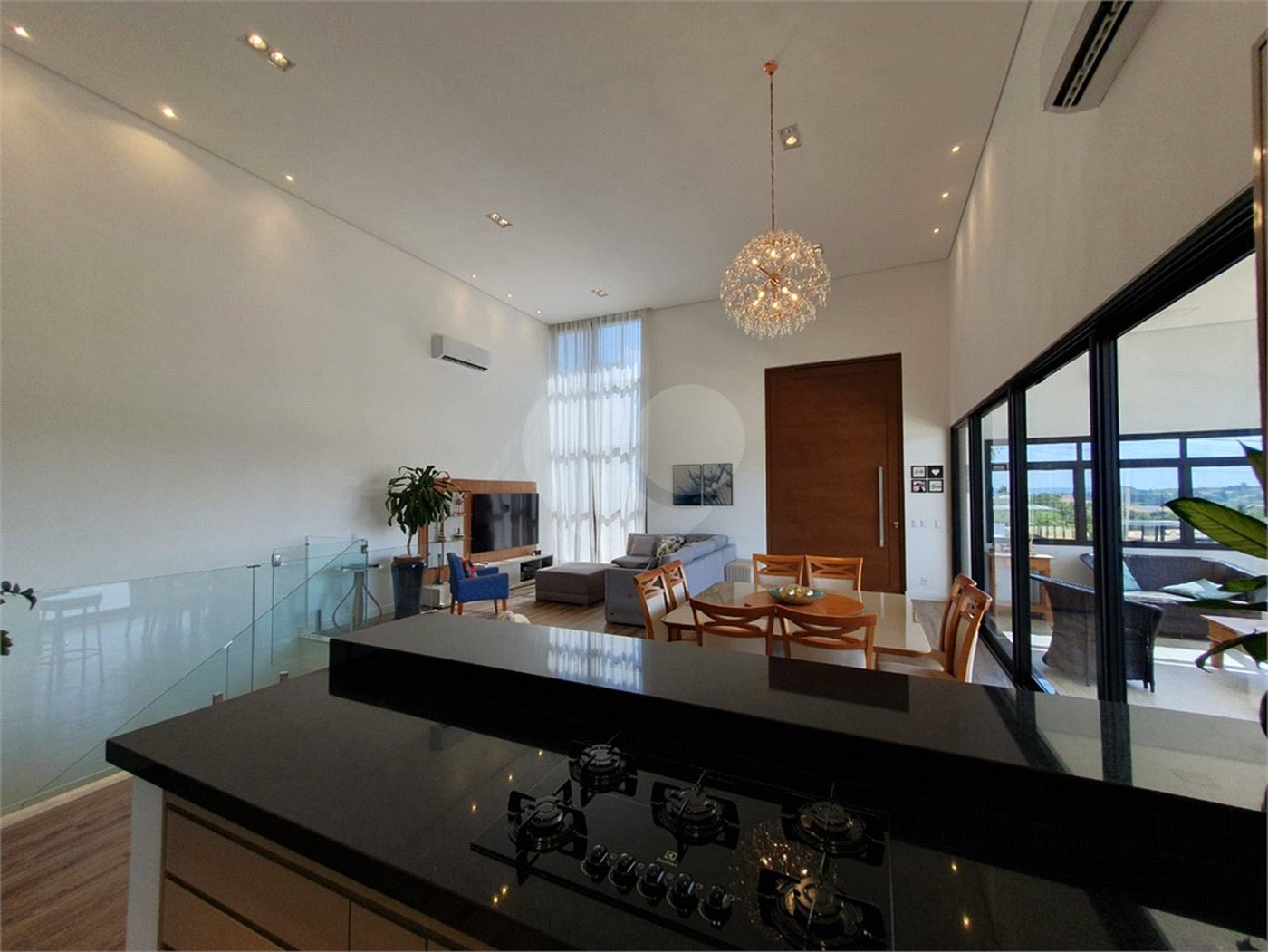 Casa à venda com 6 quartos, sendo 5 suítes, no condomínio Jardim Primavera, Louveira - SP