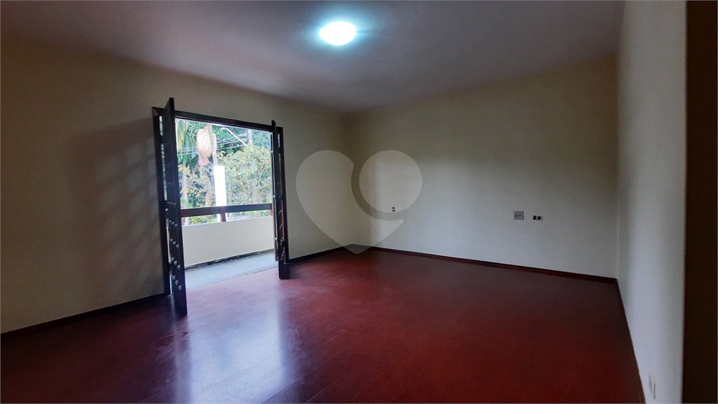 Sobrado à venda com 4 quartos, sendo 3 suítes,  em Interlagos, São Paulo, SP