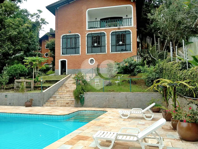 Casa à venda com 5 quartos, sendo 4 suítes,  em Roseira, Mairiporã, SP