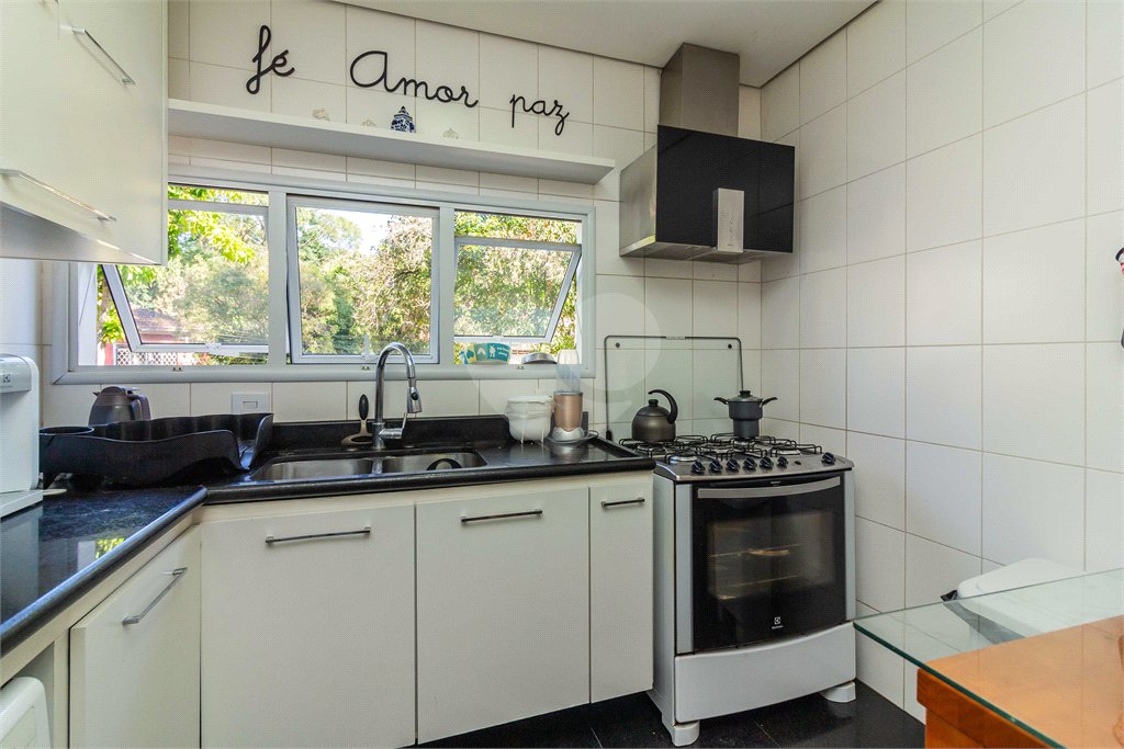 Casa à venda com 4 quartos, sendo 2 suítes, no condomínio Domus, São Paulo - SP