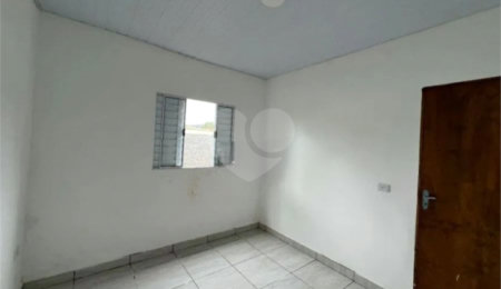 Casa Térrea à venda com 2 quartos em Vila Santa Helena, Atibaia, SP