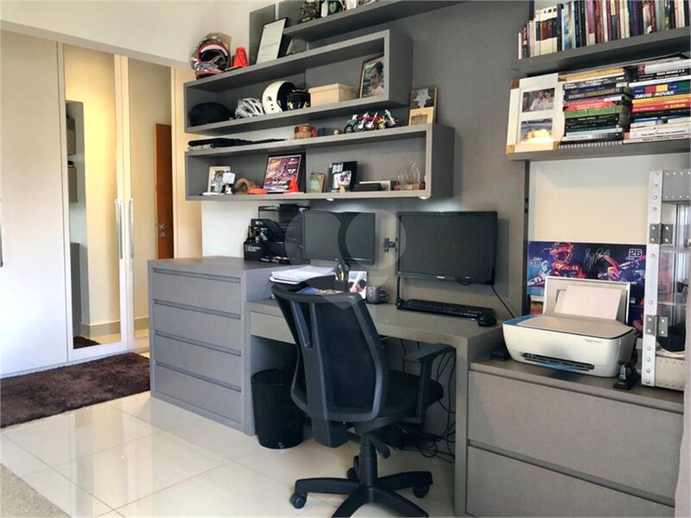 Casa à venda com 4 quartos, sendo 3 suítes, no condomínio Residencial Terra Nobre, Indaiatuba - SP