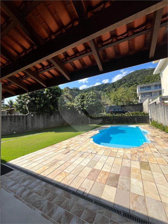 Casa à venda com 2 suítes no condomínio Recanto da Lagoinha, Ubatuba - SP