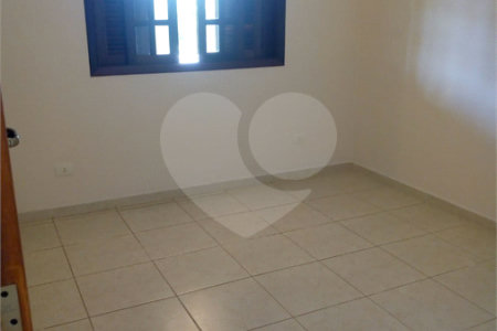 Casa em condomínio para alugar com 3 quartos, sendo 1 suíte, em Vila Petrópolis, Atibaia, SP