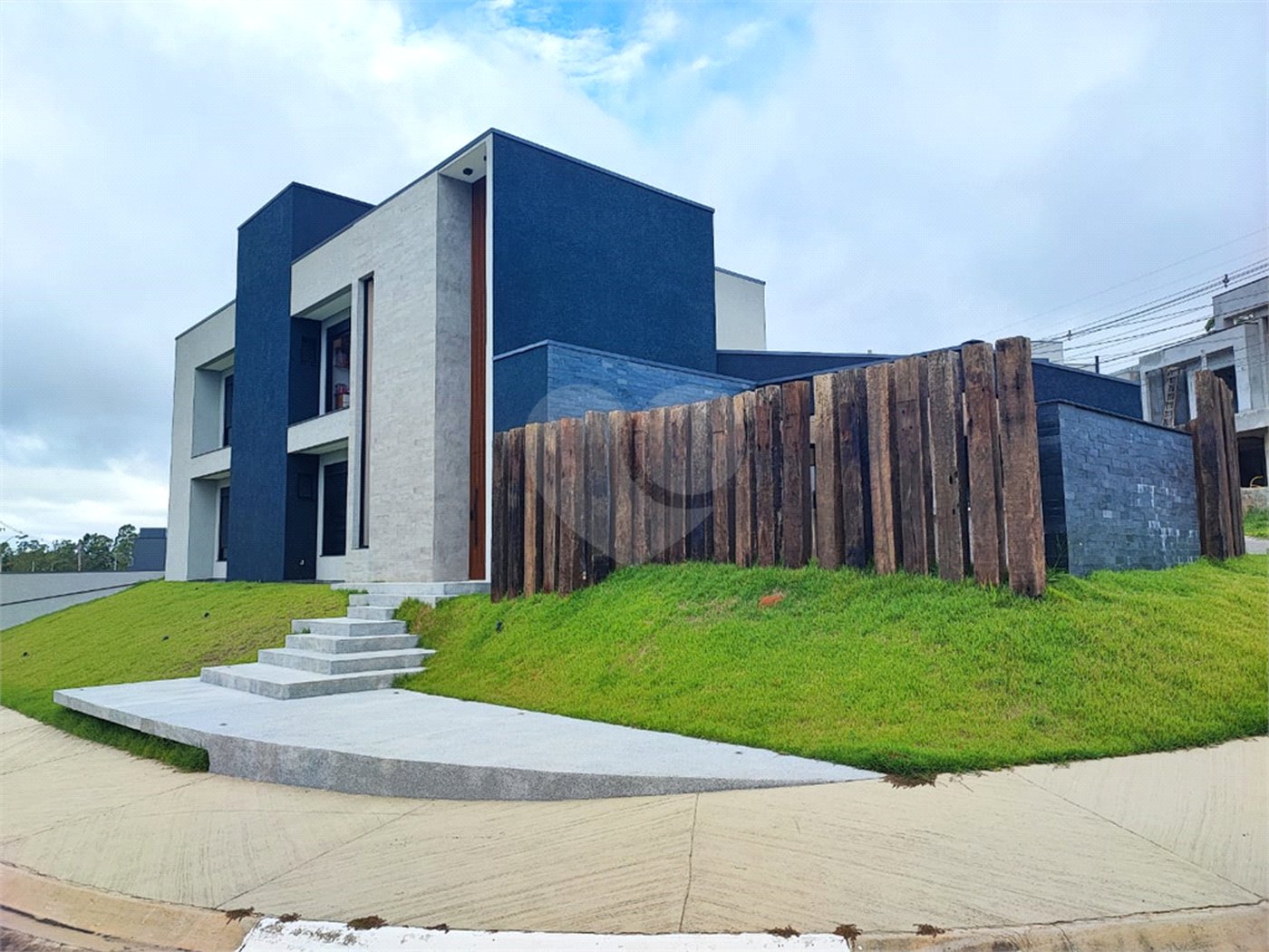 Terreno à venda com 4 suítes no condomínio Residencial Veneza, Mogi das Cruzes - SP