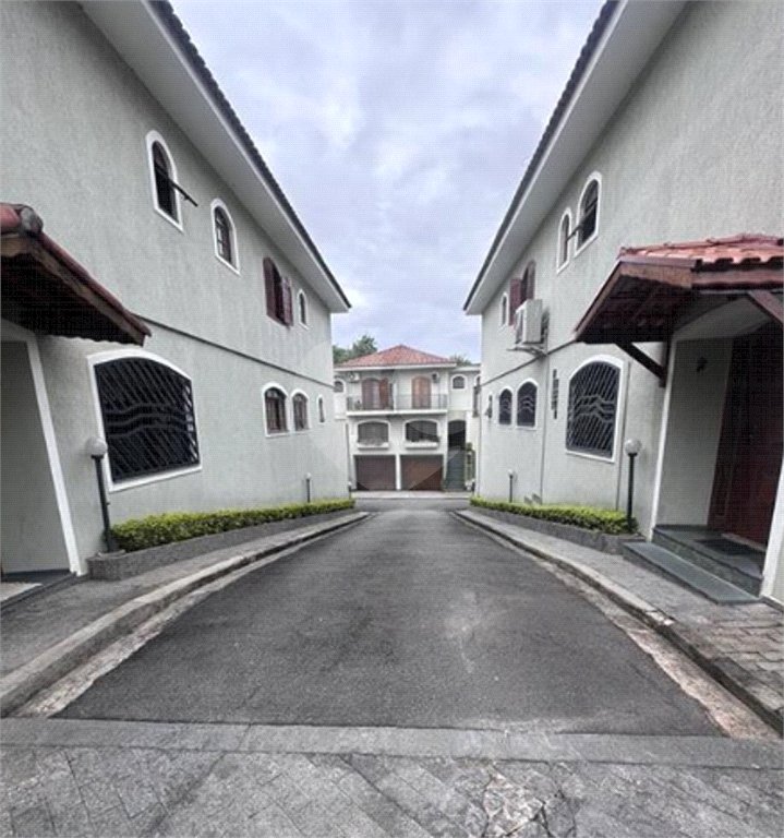 Casa à venda com 3 quartos, sendo 1 suíte,  no condomínio Residencial Nabuco de Araújo, São Paulo - SP