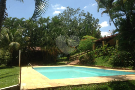 Casa à venda com 5 quartos, sendo 3 suítes, no condomínio Recanto das Flores, Indaiatuba - SP