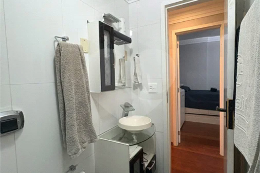 Apartamento reformado e mobiliado no Residência América - Venda - Parque Maria Domitila
