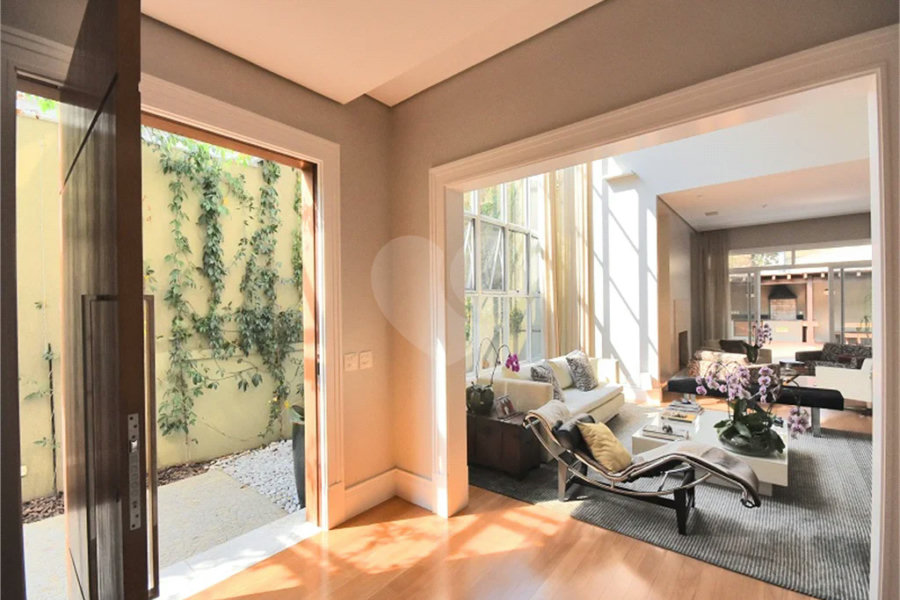 Casa impecável em terreno de 546m2