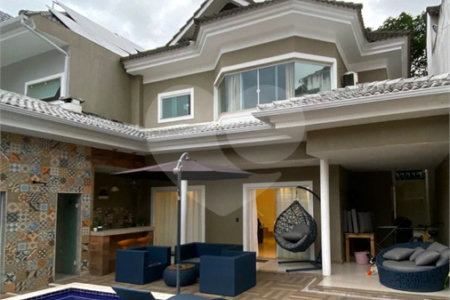 Casa de Condominio 3 suites com piscina em Vargem Pequena