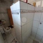 Casa térrea com 2 dormitórios.