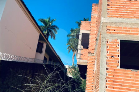 Imóvel em construção bem localizado
