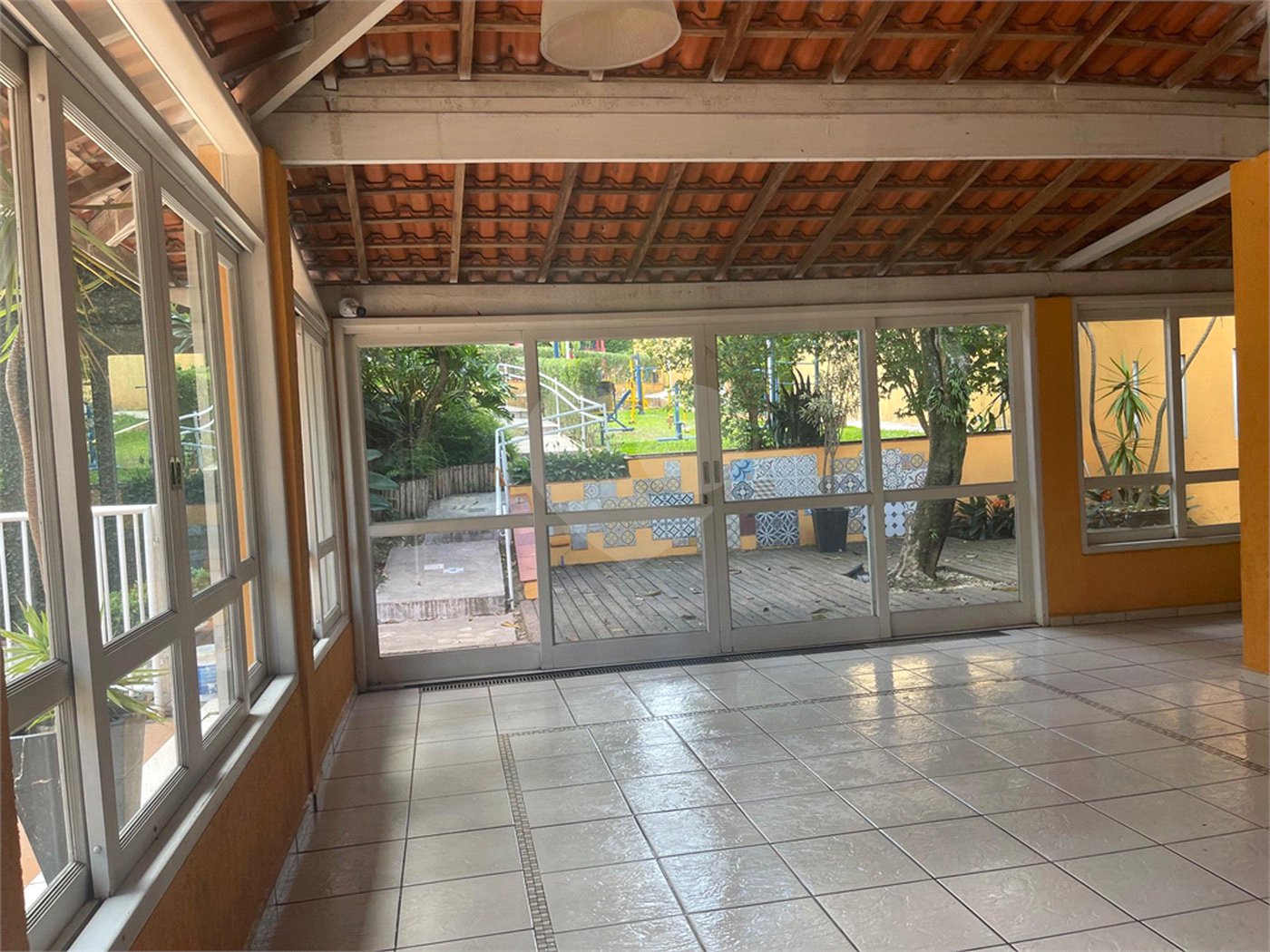 Casa à venda com 3 quartos, sendo 1 suíte,  no condomínio Vilagio Viccino, São Paulo - SP
