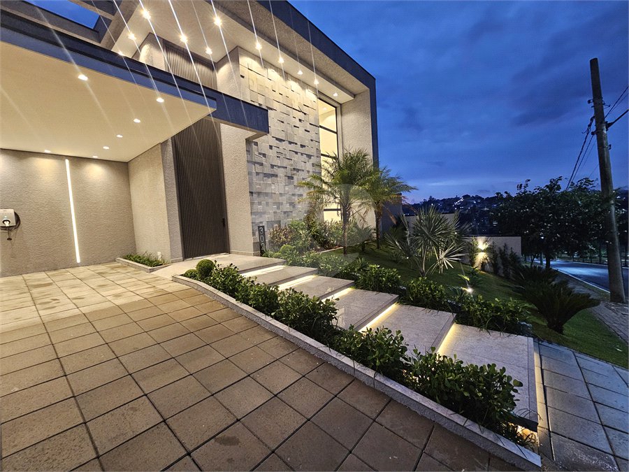Casa à venda com 4 suítes no condomínio Villas do Jaguari, Santana de Parnaíba - SP