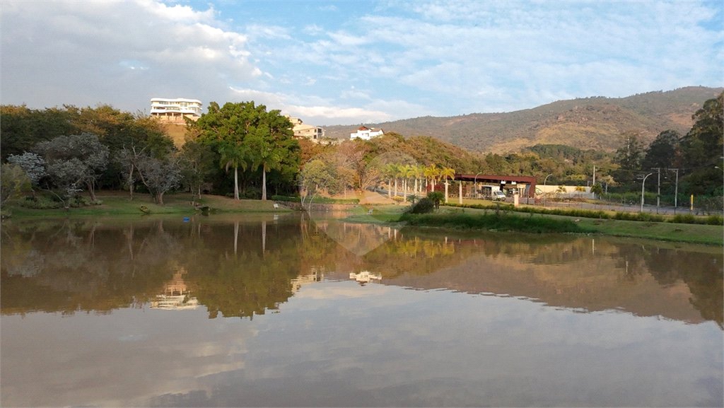 Casa à venda com 4 suítes no condomínio Itaporã, Atibaia - SP