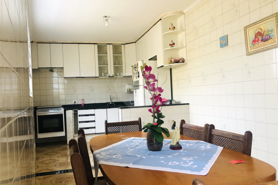 Sobrado à venda com 3 quartos, sendo 1 suíte, em Vila Romero, São Paulo, SP