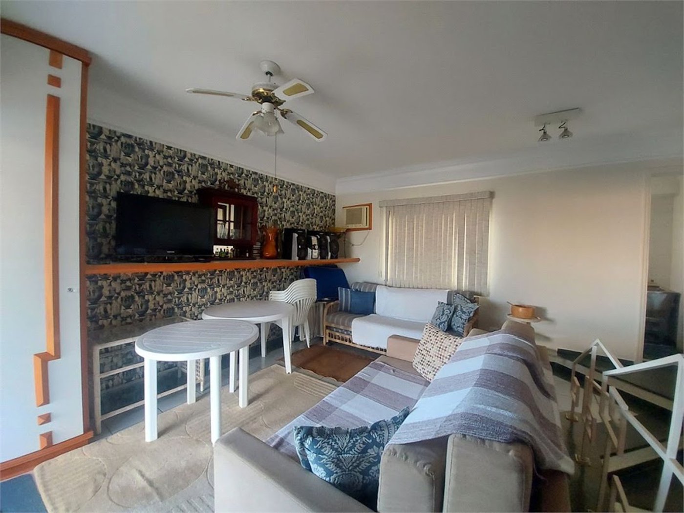 Apartamento Residencial à venda, Enseada, Guarujá - AP0517.