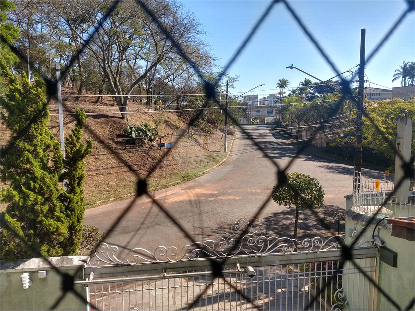 Sobrado à venda com 4 quartos, sendo 1 suíte,  em Parque dos Príncipes, São Paulo, SP