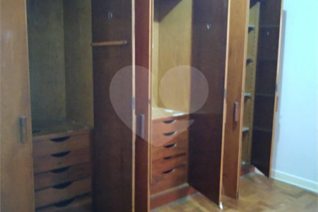 Sobrado à venda com 3 quartos em Vila Cordeiro, São Paulo, SP