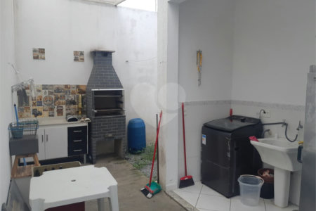 Sobrado à venda com 2 quartos, sendo 1 suíte,  em Vila Amorim, Suzano, SP
