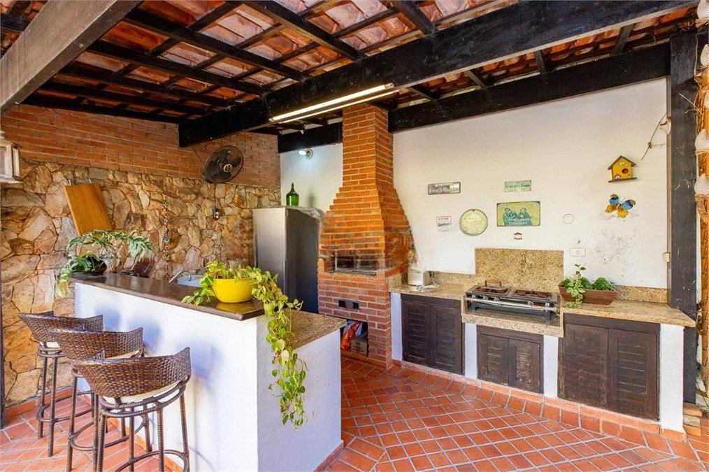 Sobrado à venda com 4 quartos, sendo 2 suítes, em Vila Madalena, São Paulo, SP