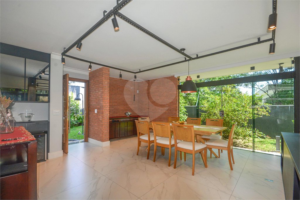 Sobrado à venda com 5 quartos, sendo 1 suíte,  em Retiro Morumbi, São Paulo, SP