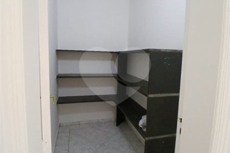 Casa à venda com 4 quartos, sendo 2 suítes, no condomínio Flamboyant, Atibaia - SP