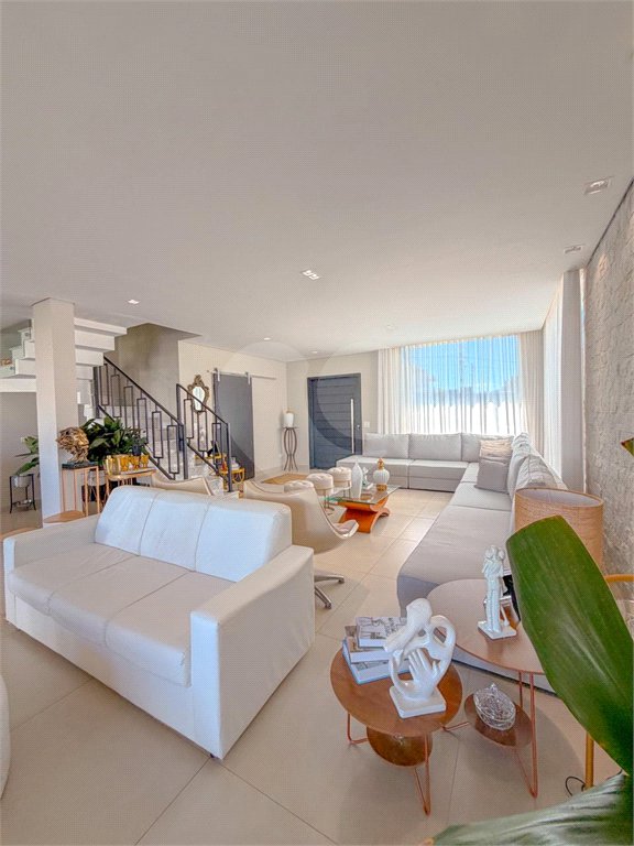 Casa à venda com 3 suítes no condomínio Figueira Garden, Atibaia - SP