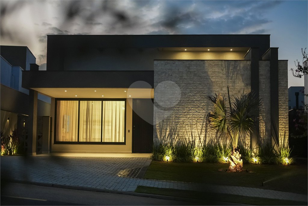 Casa à venda com 4 suítes no condomínio Alphaville Nova Esplanada, Votorantim - SP