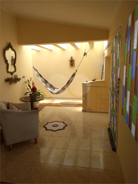 Casa à venda com 5 quartos, sendo 3 suítes,  em Vila Oliveira, Mogi das Cruzes, SP