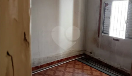 Casa Térrea à venda com 4 quartos, sendo 1 suíte,  em Vila Antonieta, São Paulo, SP