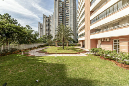 Apartamento à venda com 4 quartos, sendo 3 suítes,  em Real Parque, São Paulo, SP