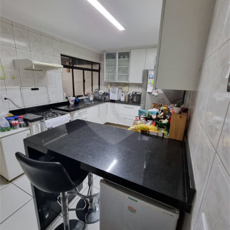 Casa à venda com 3 quartos, sendo 1 suíte, no condomínio Res Azaléias, São Paulo - SP