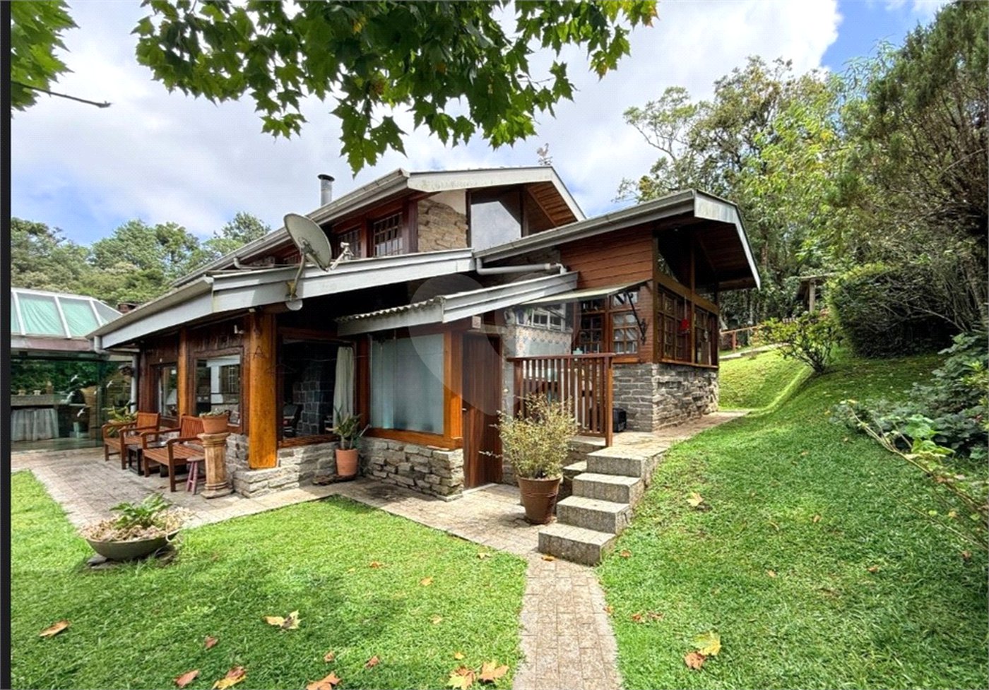 Casa à venda com 4 suítes em Vila Natal, Campos do Jordão, SP