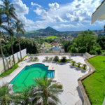 Casa à venda com 4 quartos, sendo 2 suítes, no condomínio Flamboyant, Atibaia - SP