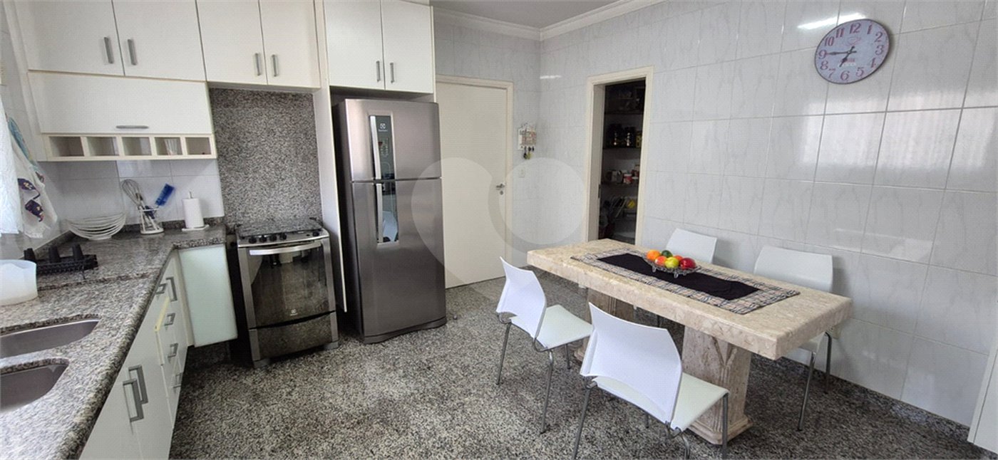 Casa à venda com 5 quartos, sendo 4 suítes, no condomínio Residencial Vilazul, Sorocaba - SP