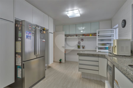 Casa à venda com 4 quartos, sendo 2 suítes, em Brooklin, São Paulo, SP